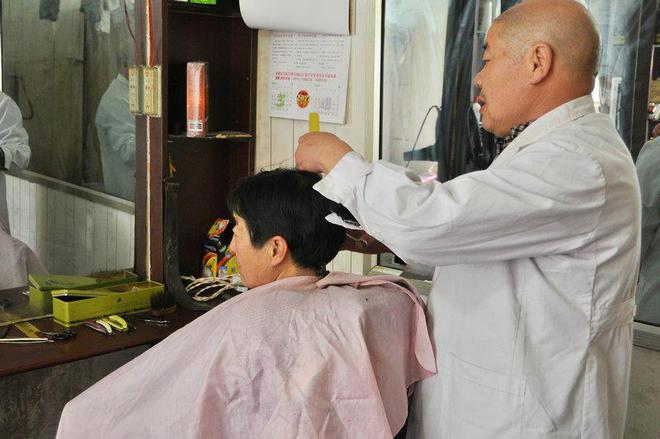 5元理发，30年坚守 乡村理发师的顶上功夫与岁月情怀