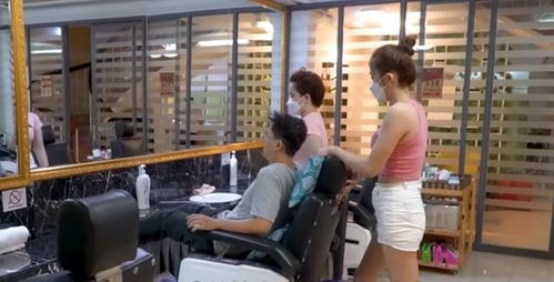 越南街头理发店 难以抗拒的服务魅力，让小伙一周光顾三次的理发体验