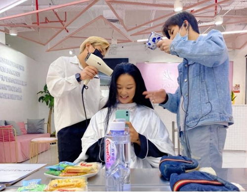 不受电商影响的理发店，为何一直在倒闭？网友 这都是自作自受