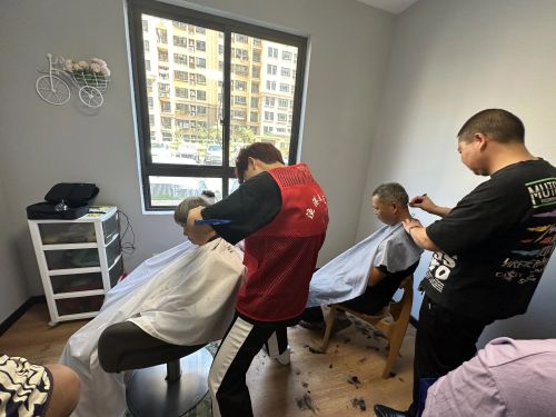 便民服务接地气，崇明集市暖人心